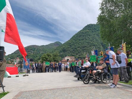 Onori ai caduti e ammainabandiera