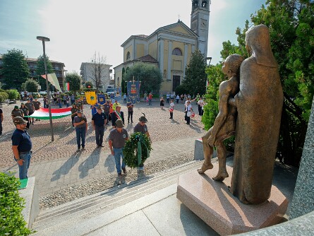 Corteo per le vie del paese