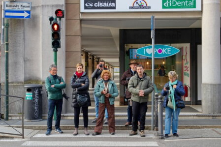 Partecipanti al corso di fotografia durante un’uscita sul campo